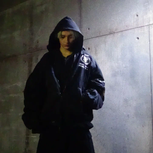 «Шей по вю» әнін тыңдаңыз