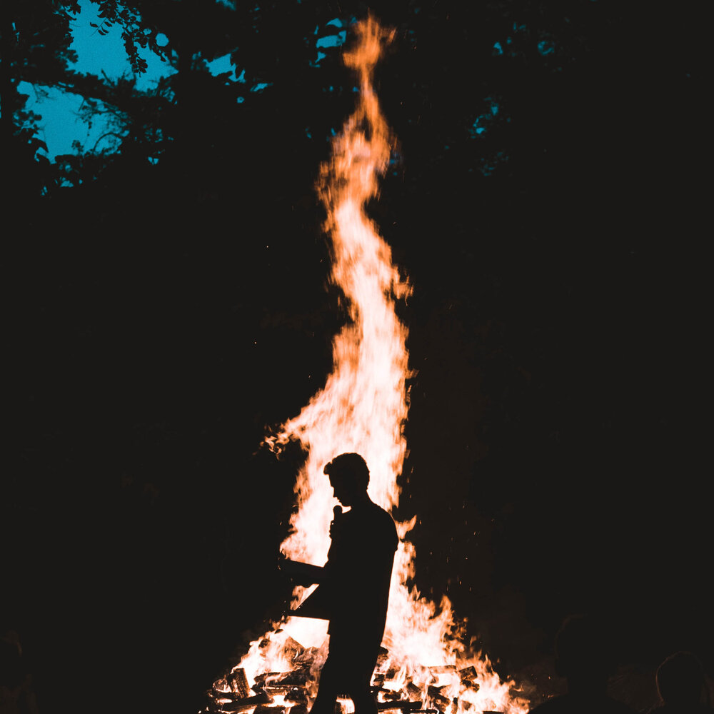 Огонь внутри. Огонь внутри человека. Душа горит огнем. Раз горят огни