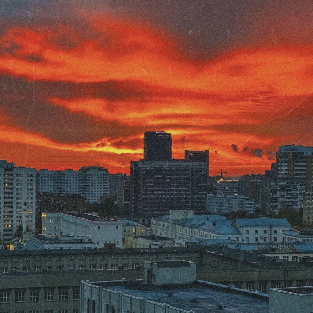 Начнём день с красоты. Вот такой рассвет был сегодня в столице. Фото. Metro Моск