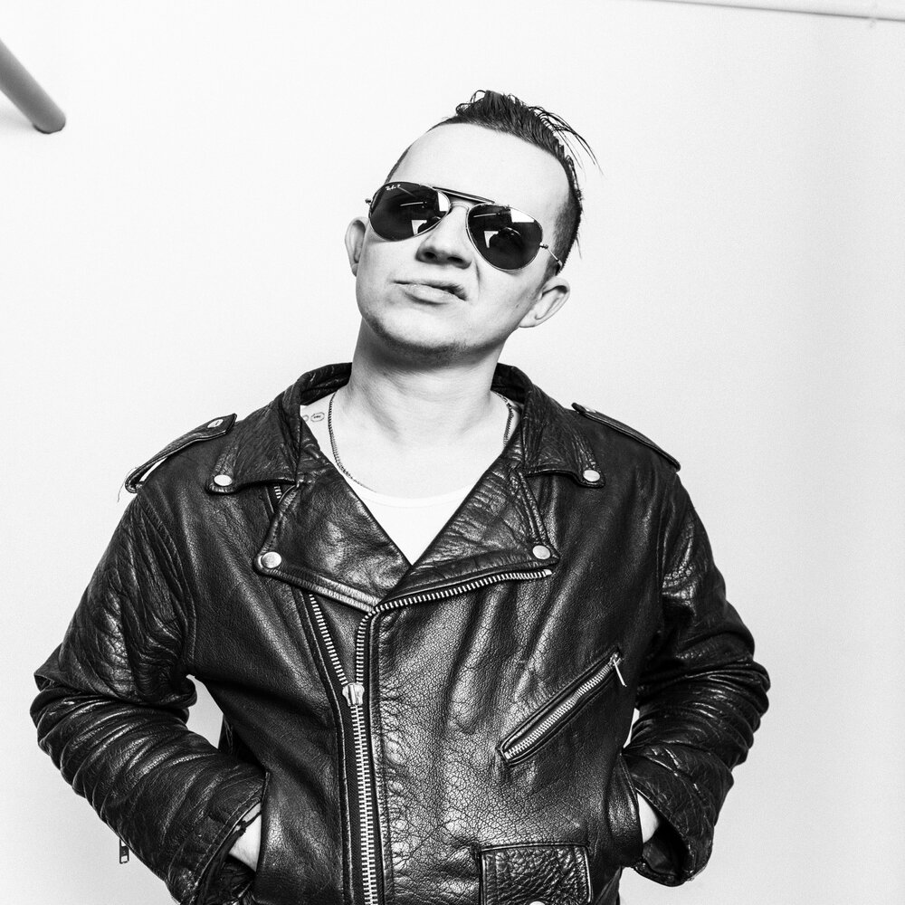 слушать кожаные. слушать кожаные. мужик в кожоном куртке. Honor midnite black. брутальный мужчина в кожаной куртке.