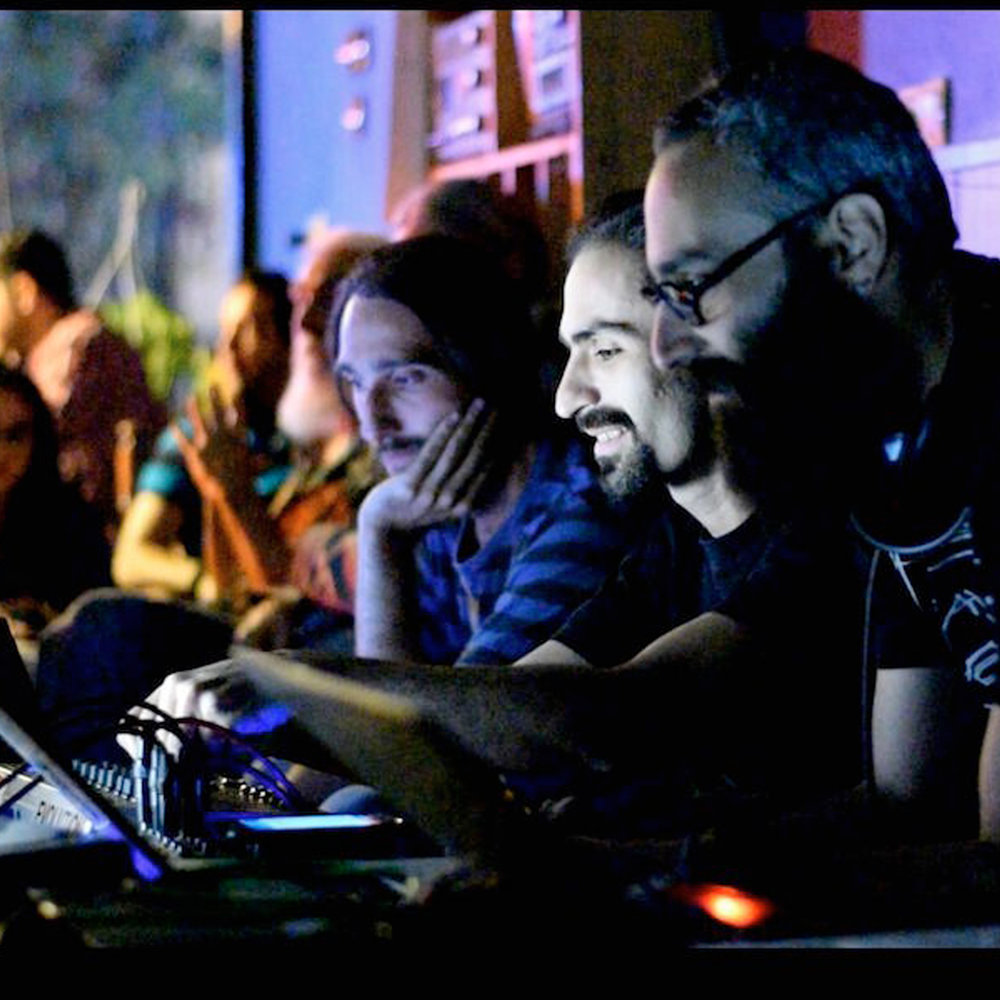 Russ conway - mack the knife обложка альбома tam to play. Re слушать. Певец какаджан реджепов. Re слушать. Malrun - beauty in chaos.