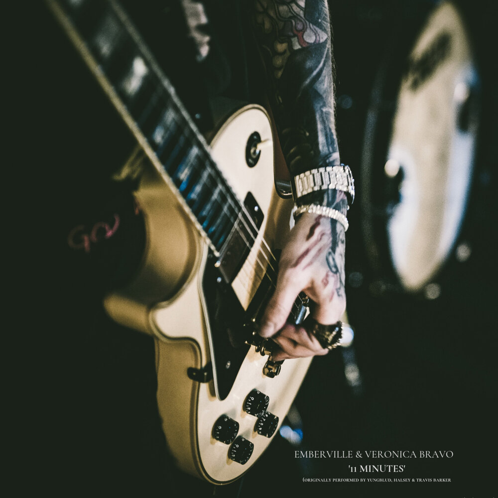 Yungblud целуется. Yungblud родители. Travis barker - 11 minutes. Travis barker & halsey & yungblud - 11 minutes. 11 minutes.