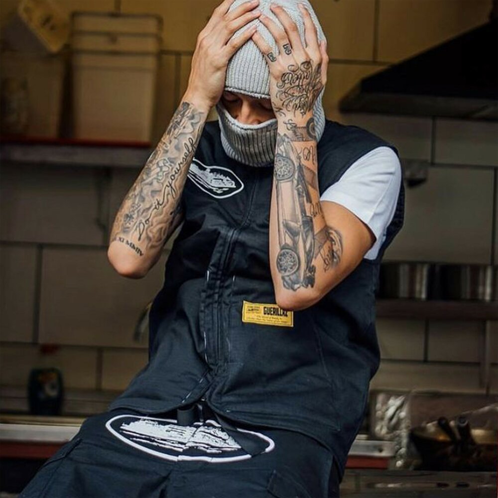 Централ си рэпер. Central cee мерч. The centred that. Геометрический фон. Сентрал си рэпер.