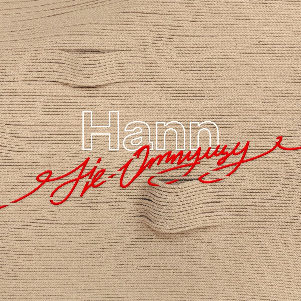 веселая девушка. успех песня слушать. музыка фото. наушники кайф. человек в наушниках поет.