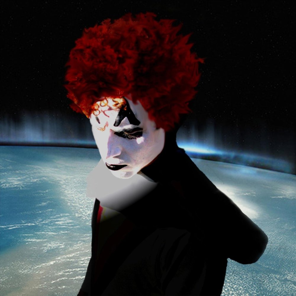 Clown слушать. Лунный клоун. Mythical Cosmic Clown hair. Трек с фото на альбоме клоун. Трек 2012 альбом клоун смотрит наверх.