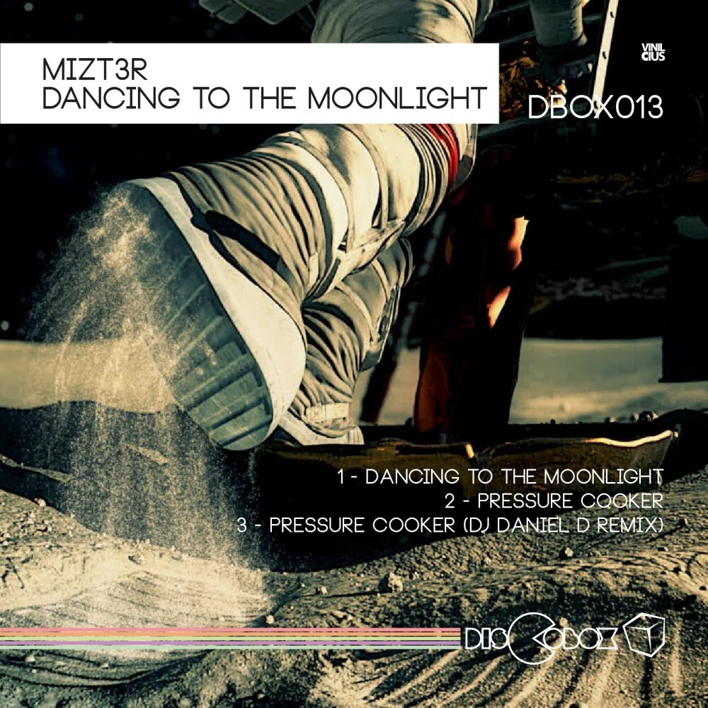 Dancing in the moonlight перевод. Moonlight Daniel Silver. Moonlight Original Mix indifferent guy, Odyssey. Слушать песню Dance in the Moonlight. Откуда песня Dancing on the Moonlight.