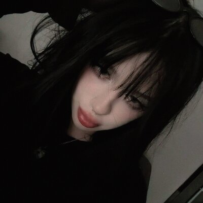 cover for track Куда уходят девочки, которые не плачут? of artist паничка не уходит