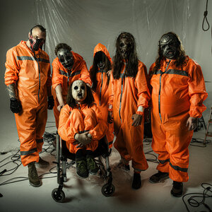 Butun oila yalangoch