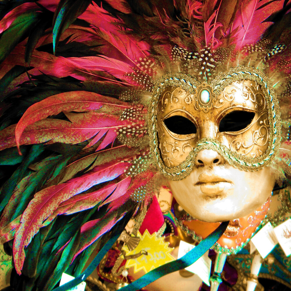 Современные театральные маски. Маски карнавал песня. Девушка в маске. Маски карнавал песня. Маски карнавал песня.