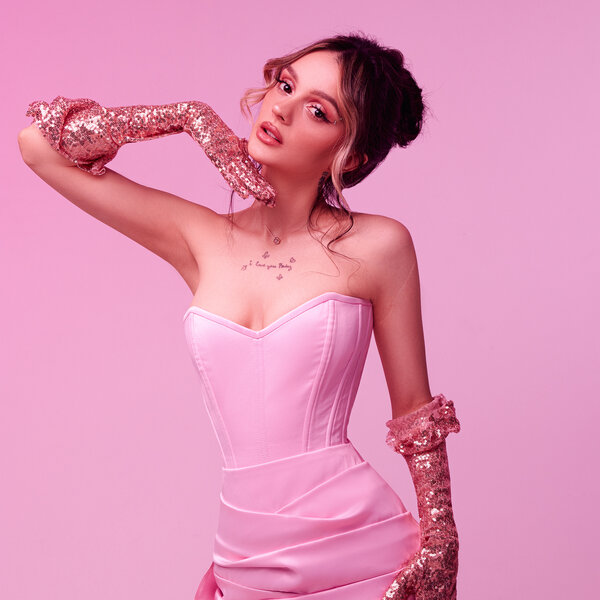 Spyzone секс бейнелері