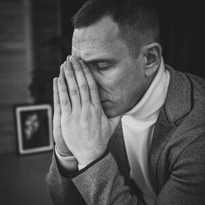 Никого не любил