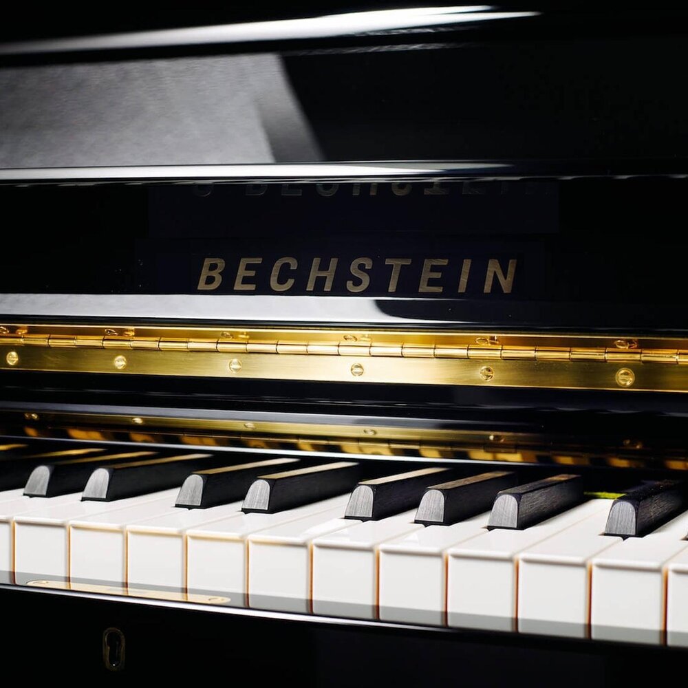 аккорд ми минор на пианино. что такое прилюдиев музыке. тембр звучания фортепиано. сообщение о фортепиано. аккорды в минорных тональностях таблица.