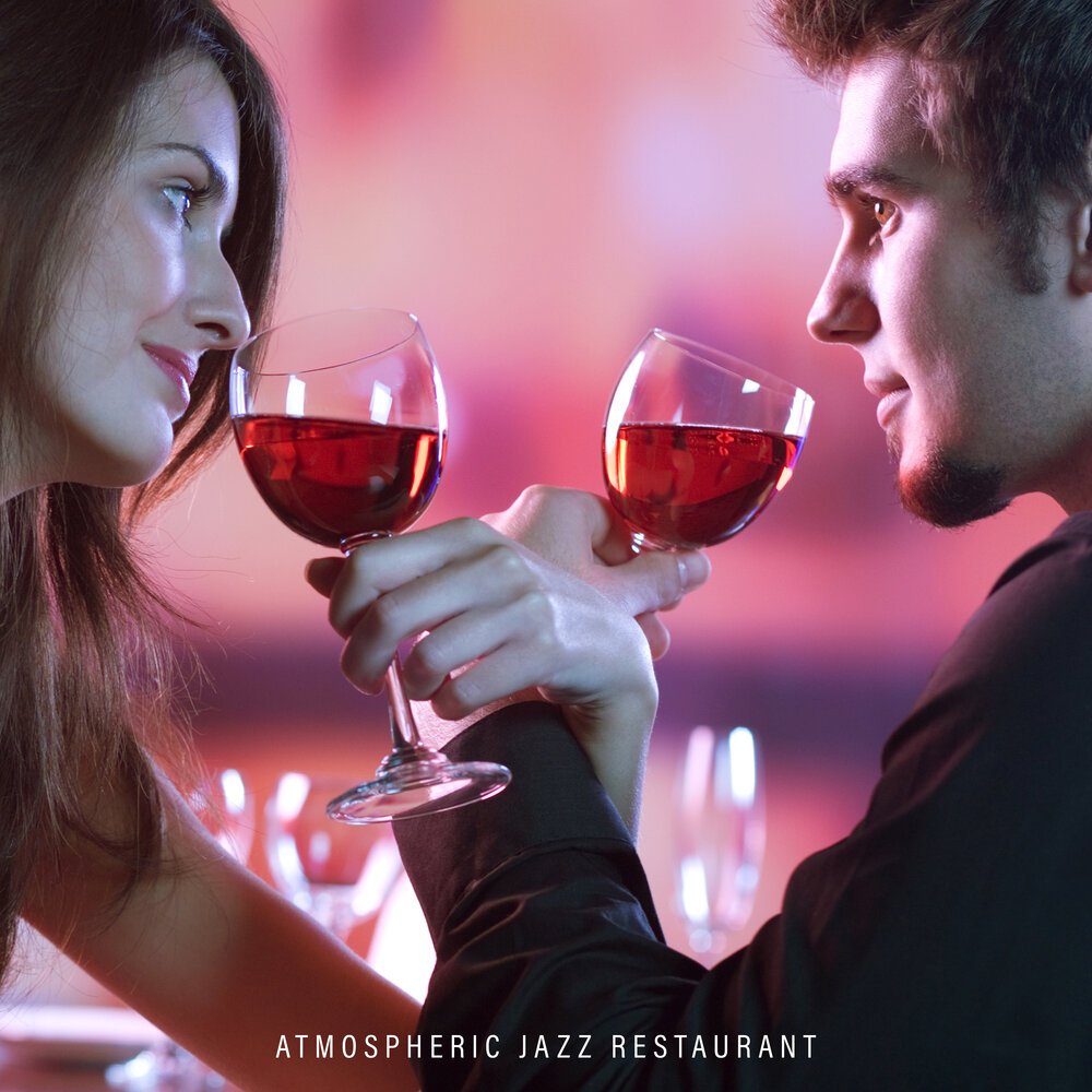 Выпить на брудершафт это. Мужчина и женщина пьют вино. Пара с бокалами вина. Свидание. Шампанское на брудершафт.