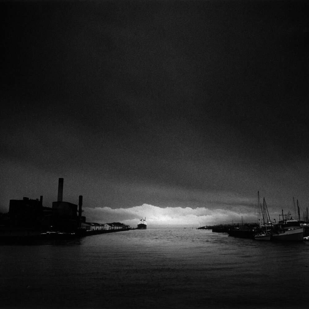 У нас белые ночи. Istanbul night lights. Белая ночь демотиватор. Istanbul white. Белые ночи прикол.