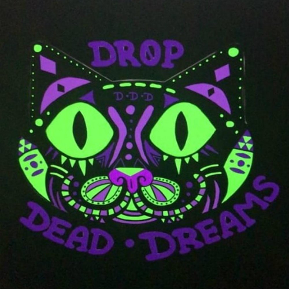 Dreams topic. Дроп деад. Drop Dead логотип. Drop Dead inside. Drop Dead обои.