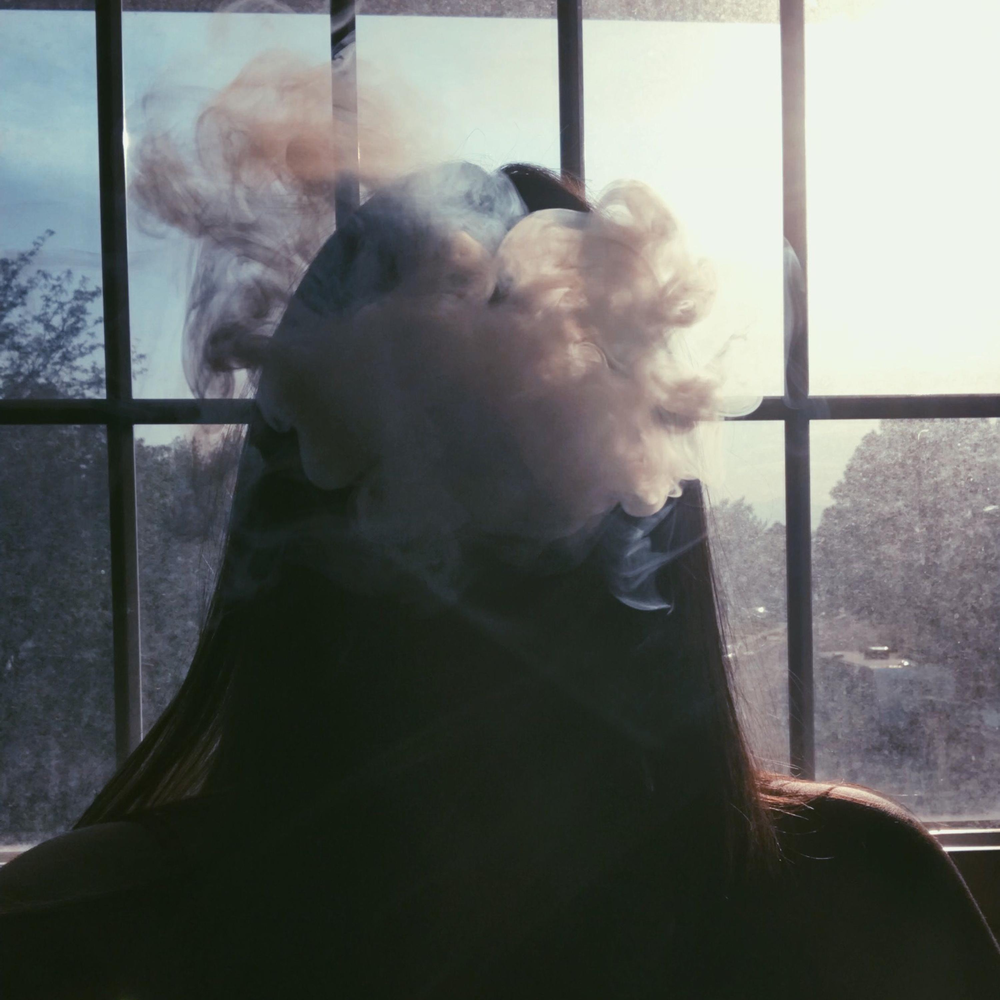 Девочка в дыму