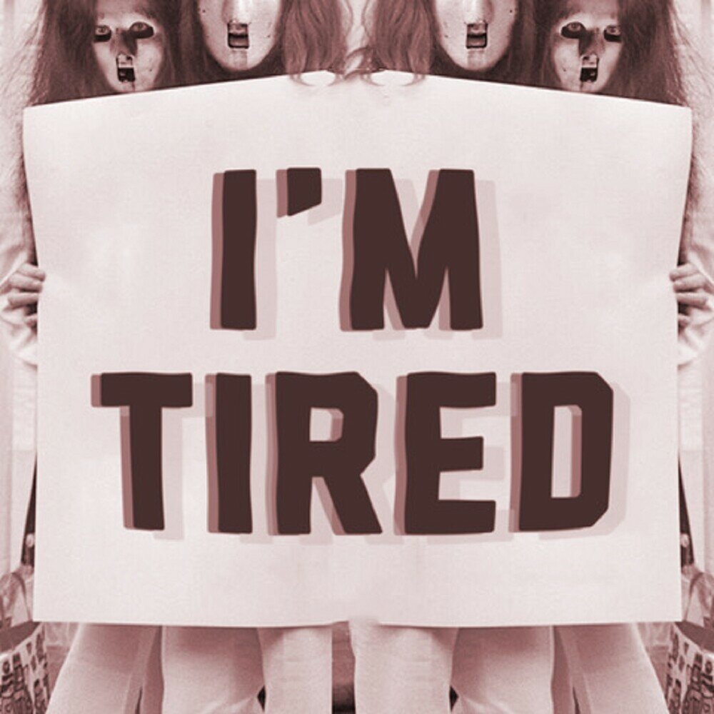 I m tired. I'M tired i'm leaving. M bent. Фото с надписью i'm Tire, мама.