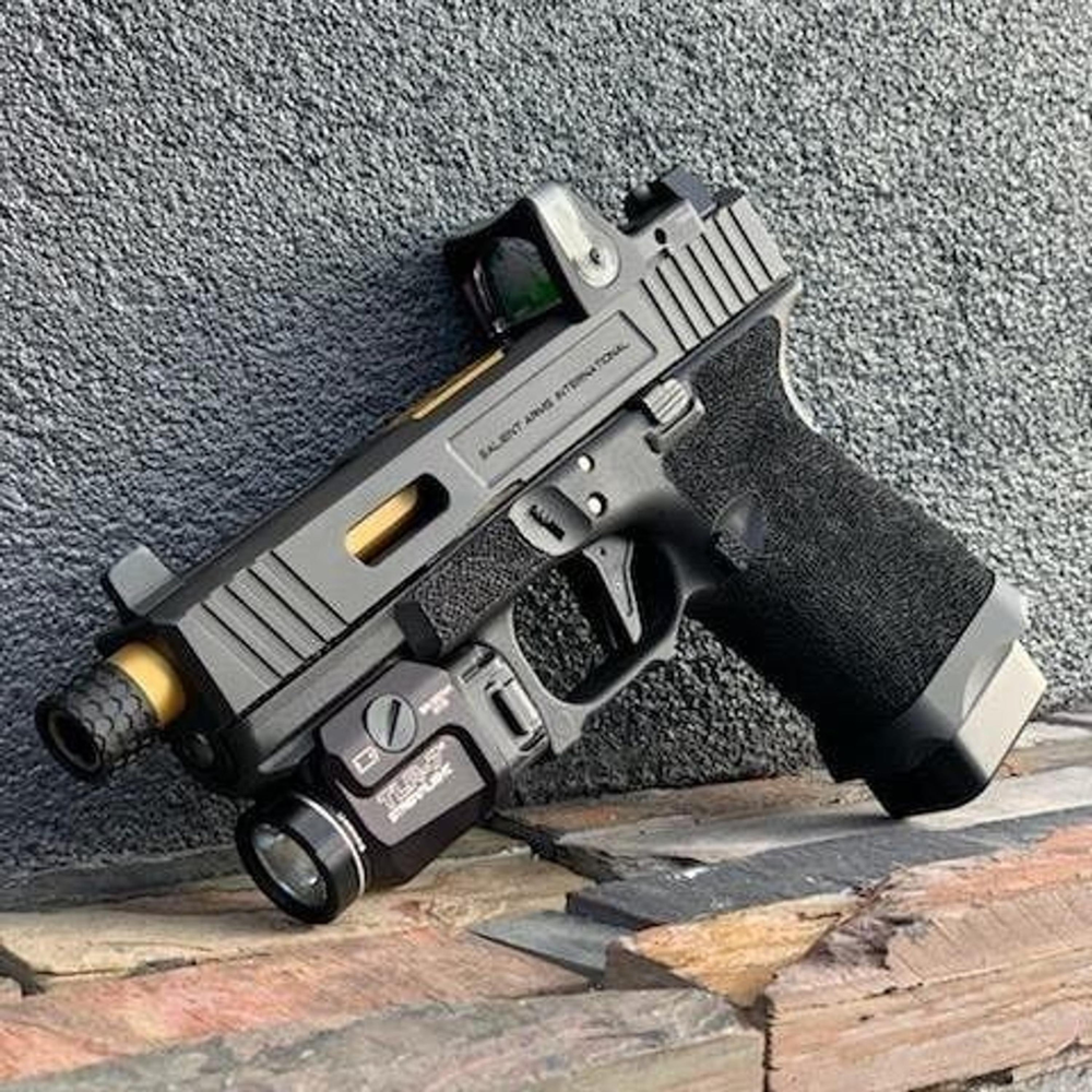 Топ пистолетов. Glock g19. Glock g18c модифицированный. G-39 Глок. Глок g19 HD.