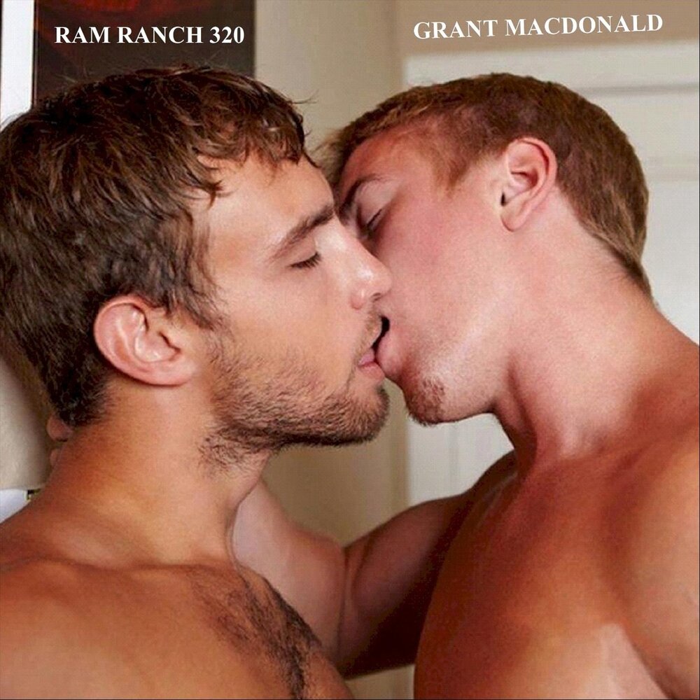 парни целуются гей фото 101