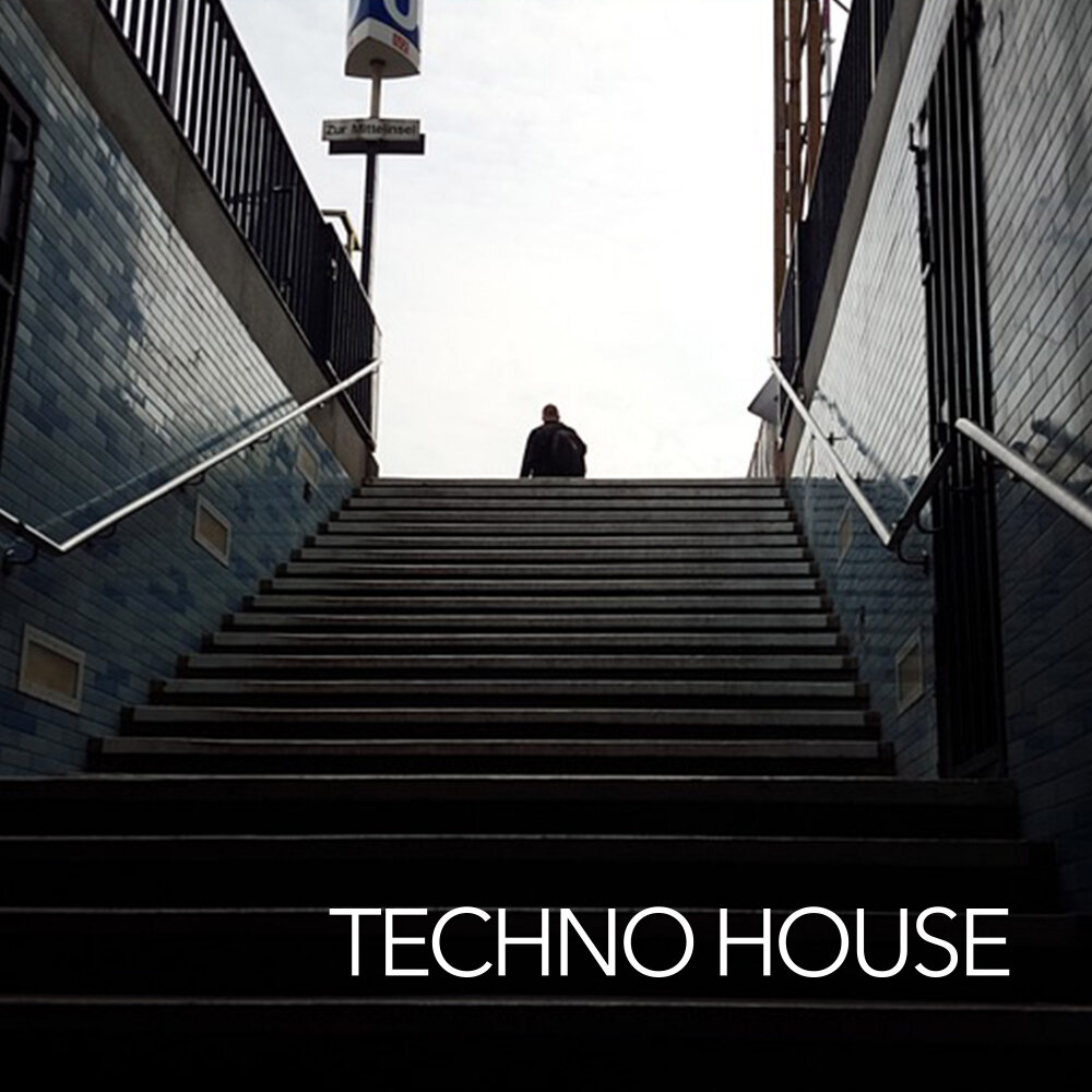 Techno house. Backrooms лестница. Техно Хаус. Уровень с лестницей backrooms. Техно House картинка.