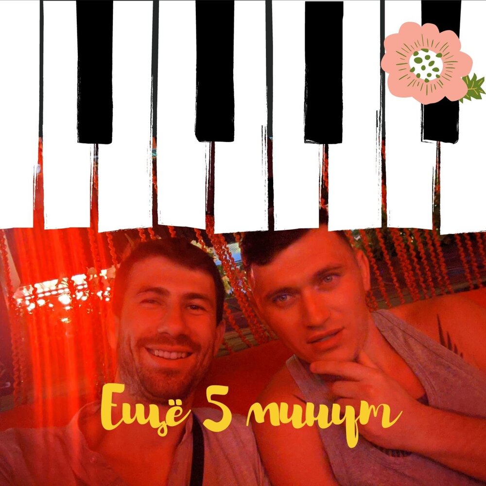 мужчина бреется. слава мерлоу побрился налысо. побрился галстук новый.