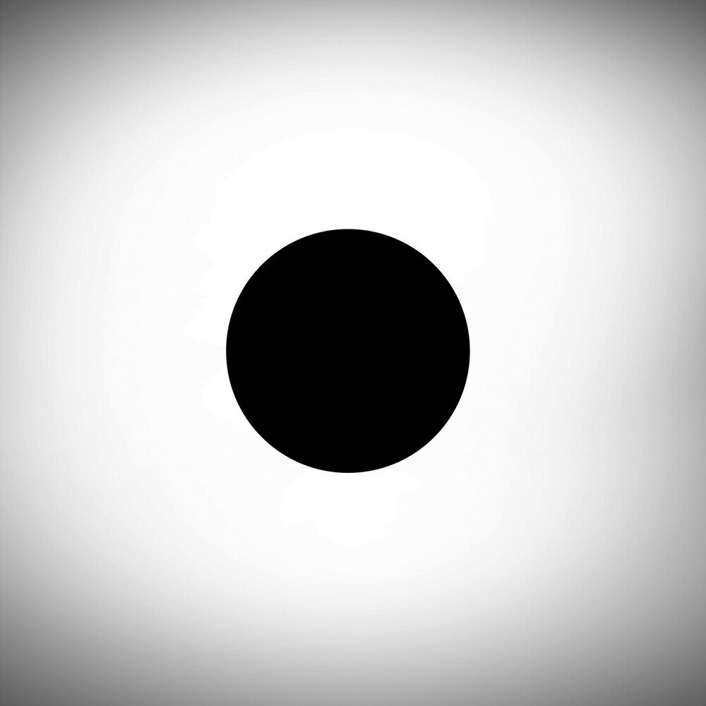 Белый круг на черном фоне