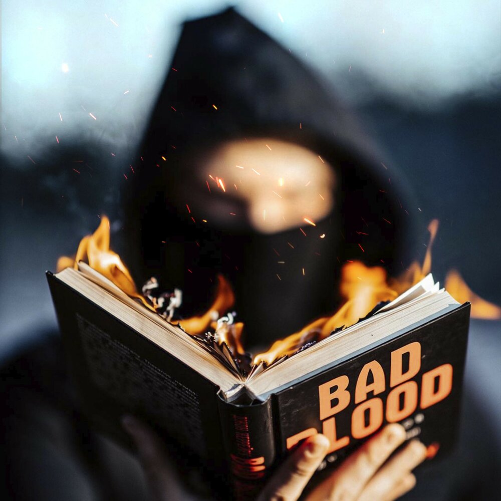Фото с книгой горящей в руках