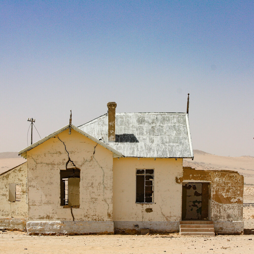 Здания в пустыне