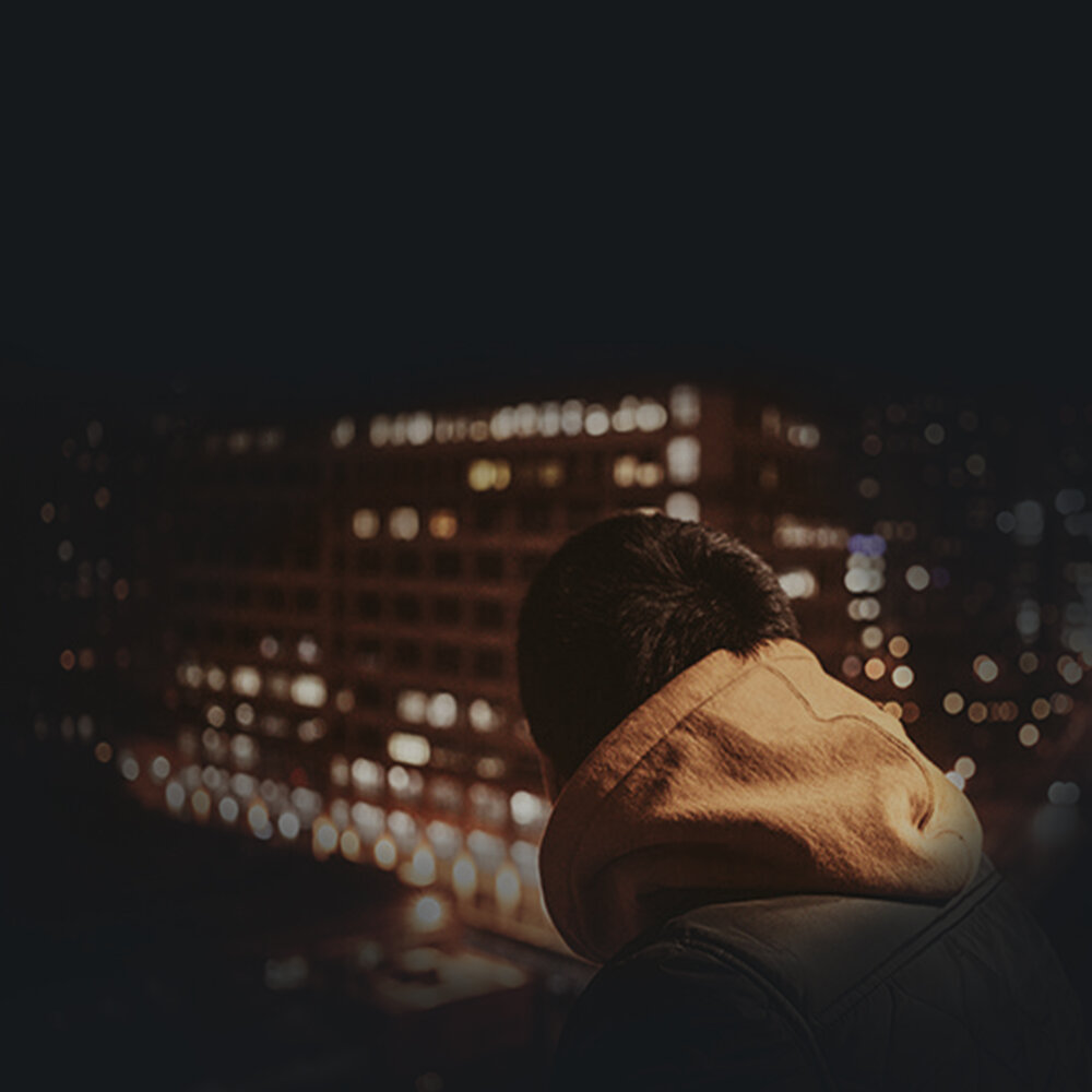 стена виктора цоя в москве. песня вырос на улице. песня вырос на улице. молодежь на скамейке. кто там индастриал.