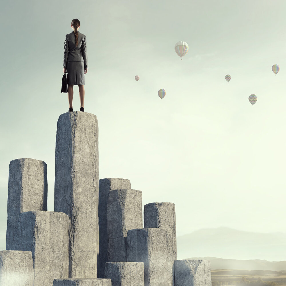 Touching speech of love. держатся за руки. мужчина и женщина держатся за руки. руки в гору. Reach her.