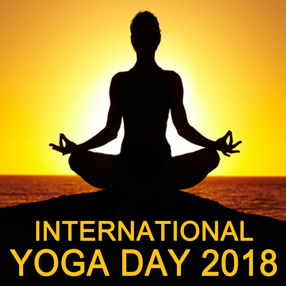 Медитация на белом фоне. Шодхан медитации. Медитация фон. Девушка в позе лотоса. Человек медитирует на закате.