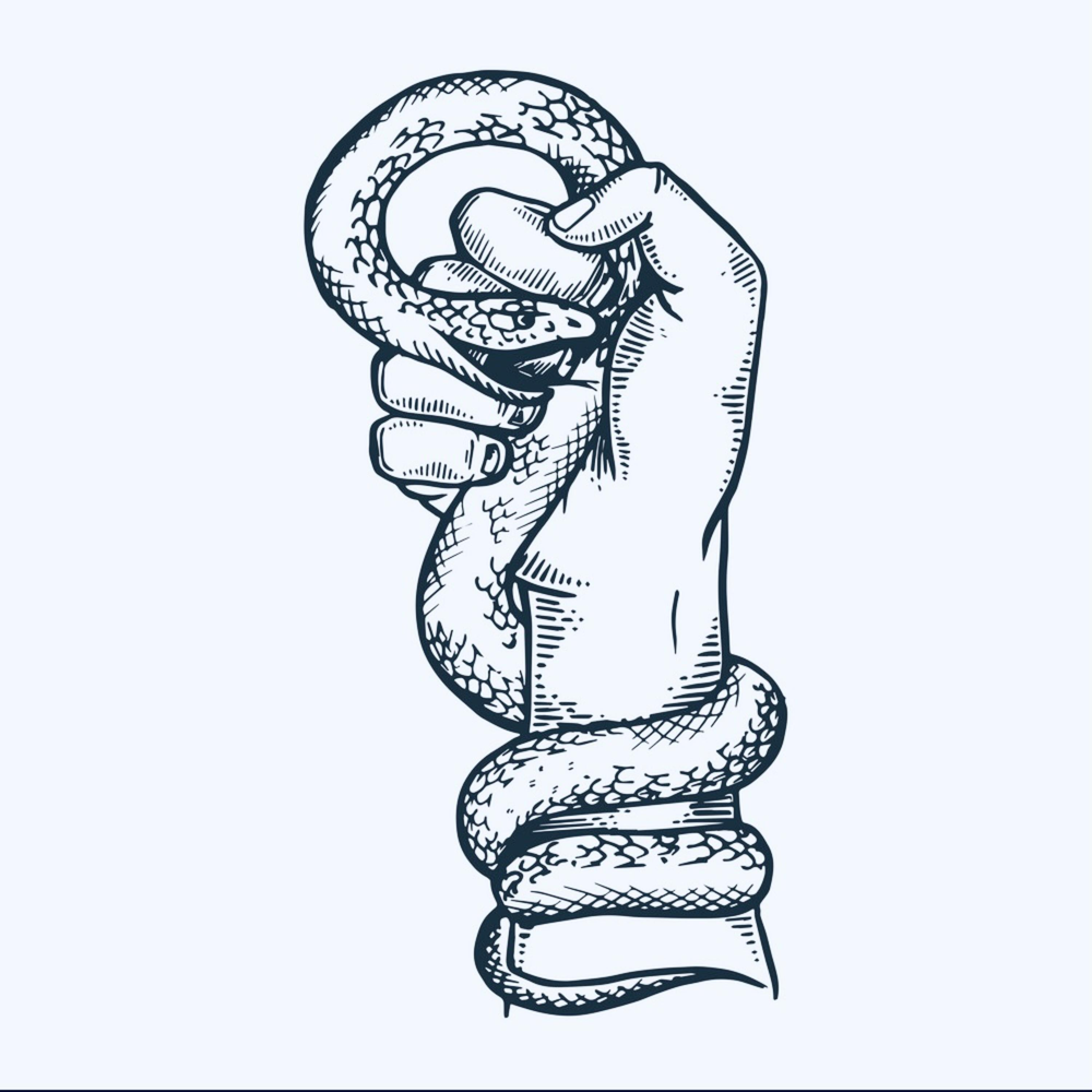 Змея обвивает руку