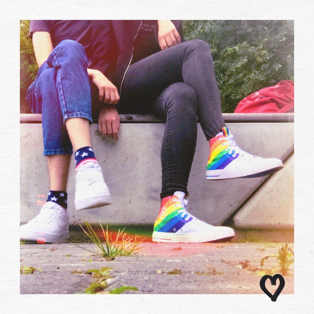 Девушки в найке. Девушки в найке. Девушки в найке. Девочка в найках дай в тебя влюбиться. Парень и девушка в кроссовках.