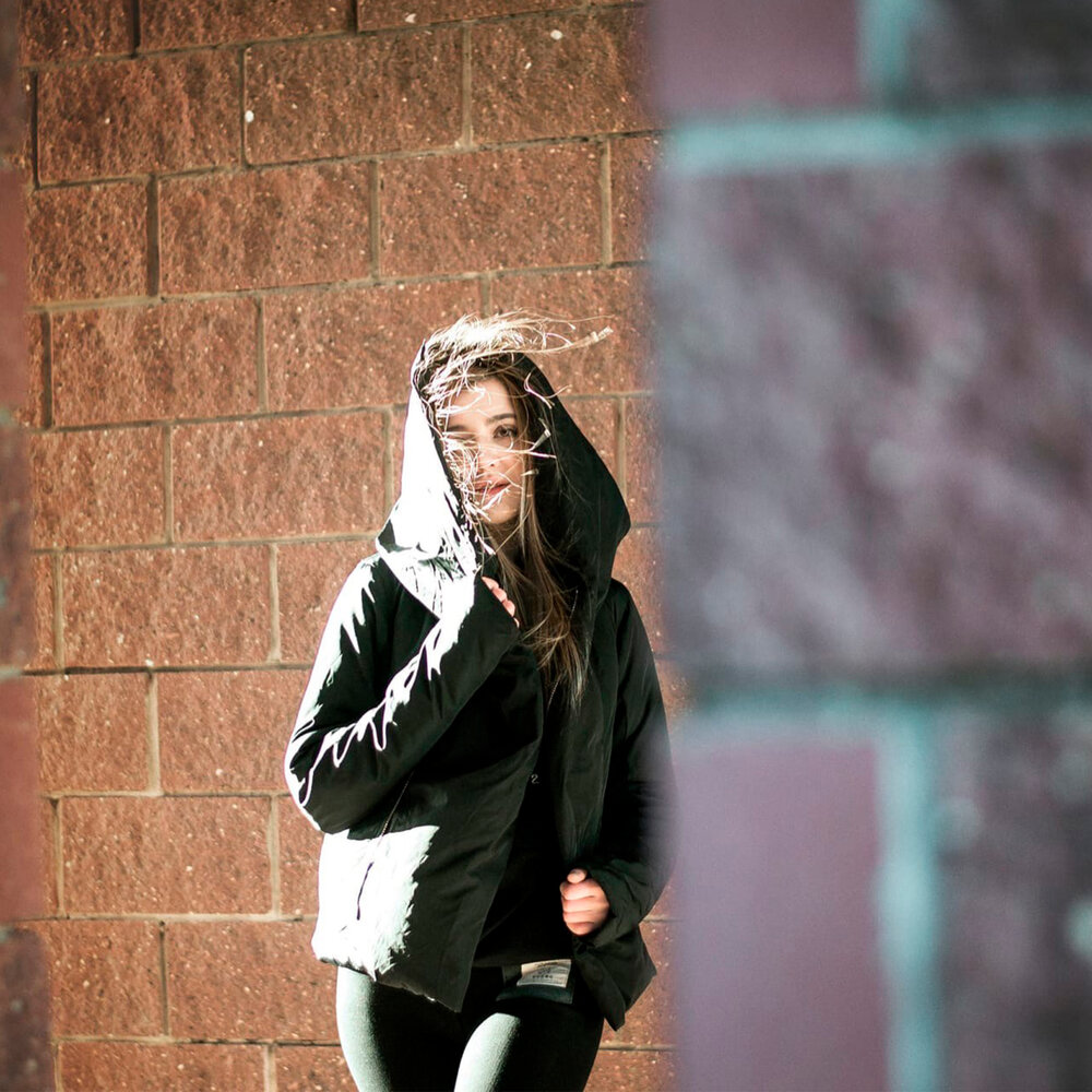 черствый хлеб. черствый слушать. слушающий человек. чёрствый человек. слепро.