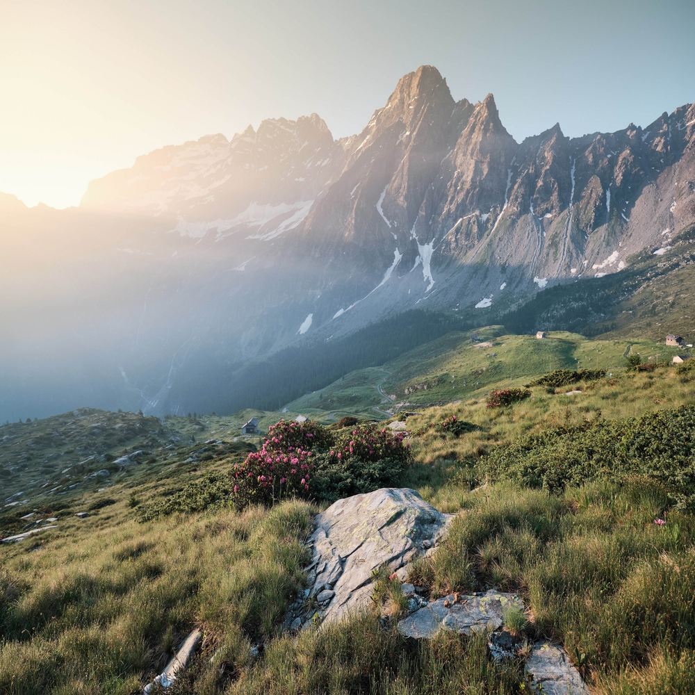 Mountain 01100. Света гор. Свет в горах от ничтожного звука.