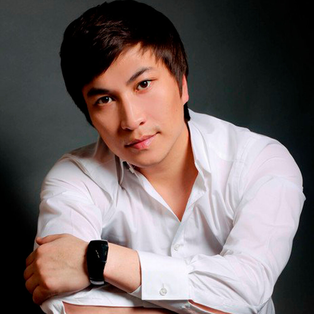 Молодой казахский певец