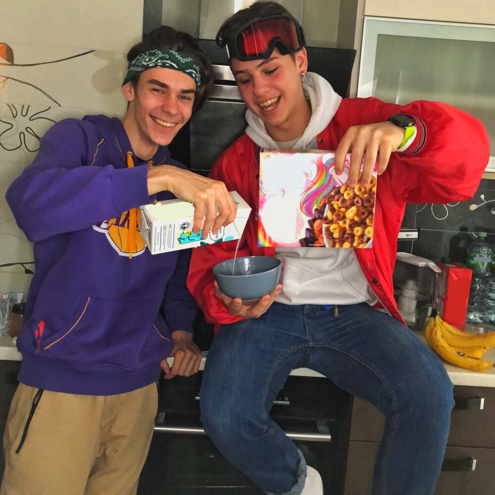 слушать песню придурок. слушать песню придурок. слушать песню придурок. друзья придурки. оральные хулиганы.