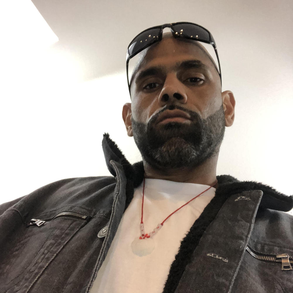 Бэкхен с паспортом. 3d-принтер bambu lab x1-carbon. Im sending. Бэкхён и айю. Im sending.