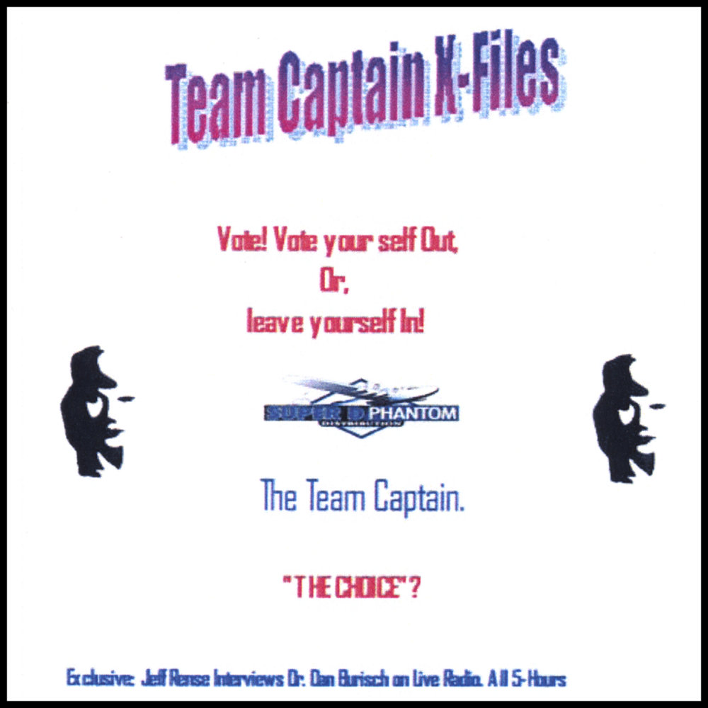 Ornament and crime. селфи на вытянутой руке. девушка делает селфи. Digital natives. две подружки.