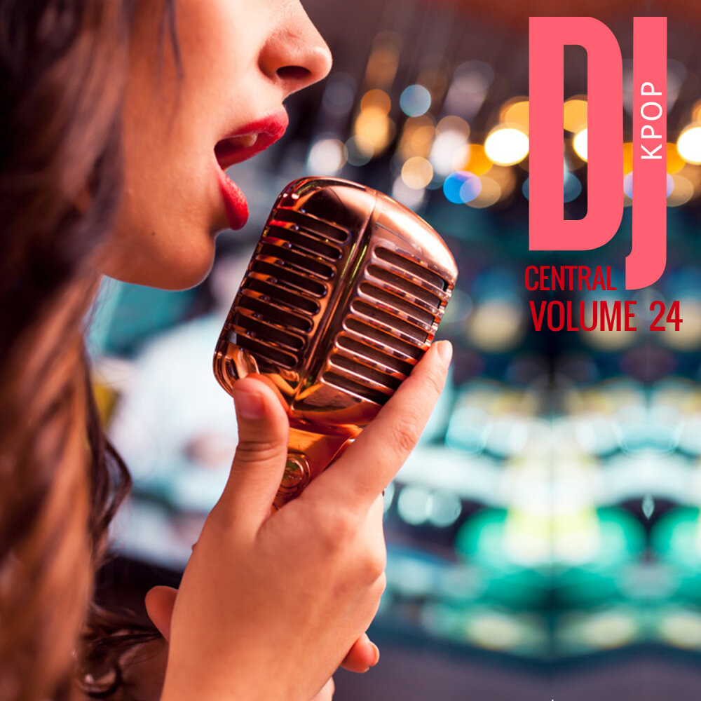 Поет в микрофон. Девушка поёт в переходе. Маленькая девочка поет в микрофон караоке. Девушка поет. Девочка поет.