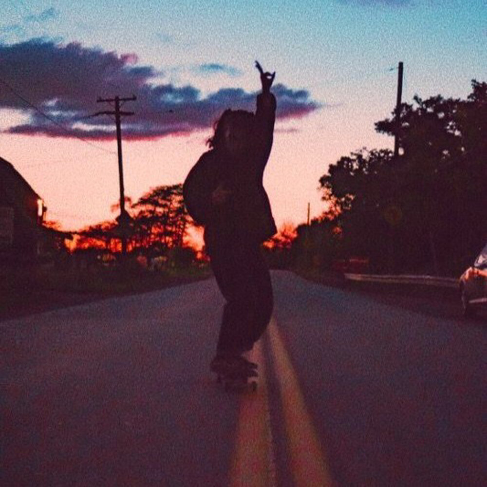 Ollie my friend. Chill Vibes. Человек в движении на скейте. Вайб девушки ночью. Skateboarding aesthetic.