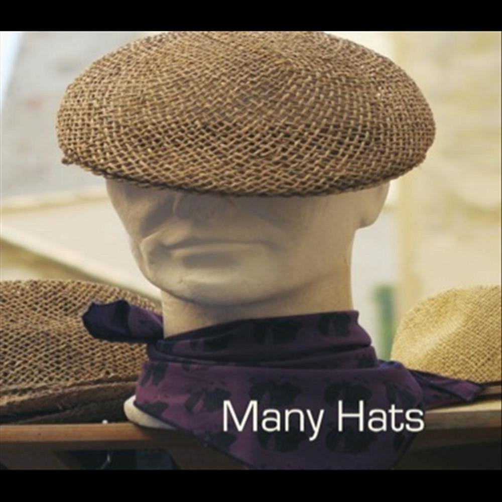 6 шляп. Wear many hats. Hats to wear inside. Many hats. Коричневая соломенная шляпа.