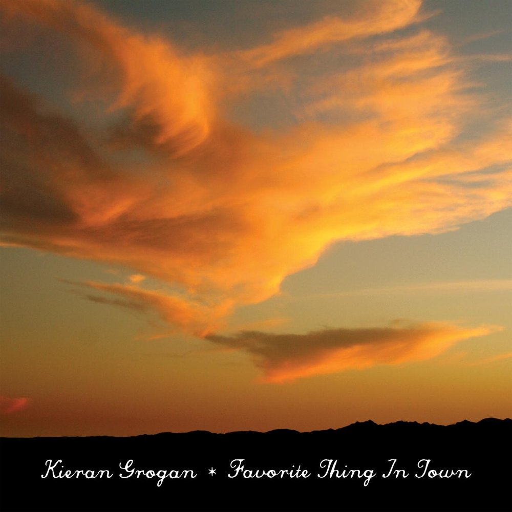 оранжевый закат. золотистые облака. песня оранжевые облака. оранжевые облака в голубом небе. желтые облака.