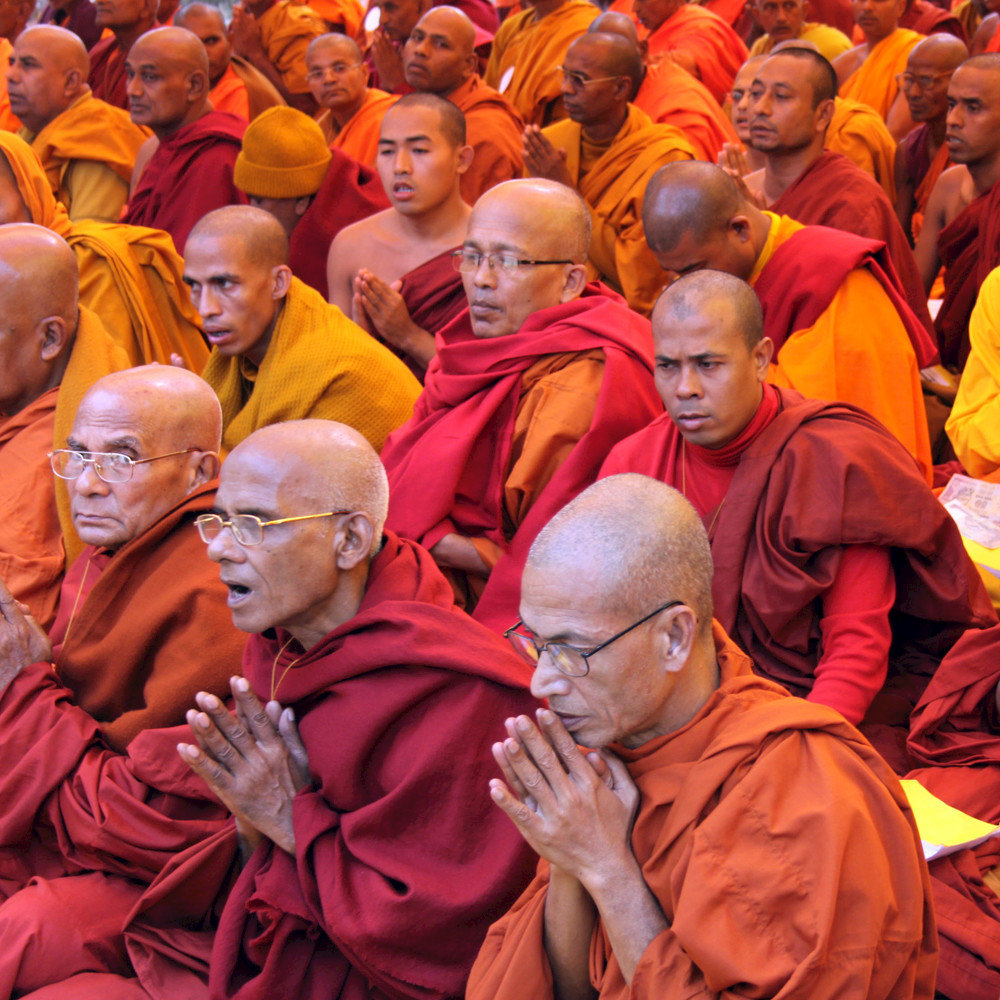 Что такое буддисты. Mahayana Monks. Монах буддист. Буддийский монах буддийские монахи. Буддийские монахи Индия.