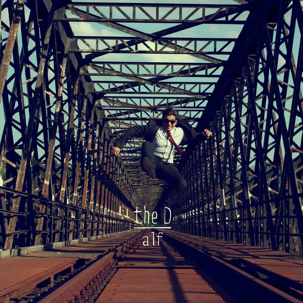 I d be the man. человек бежит за автобусом. The man music video screenshot. I d be the man. опаздывающий человек.