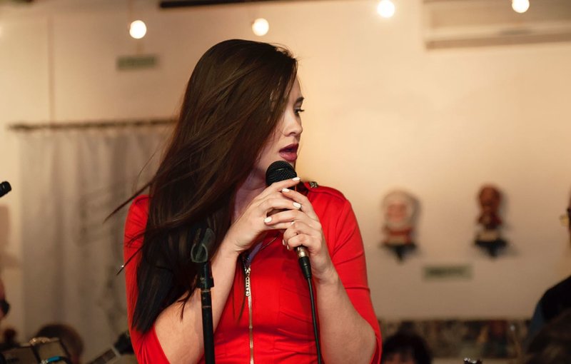 завтра поём. певица клава кока. голос пение. хаски рэпер концерт в поддержку. я буду путь свою музыку.