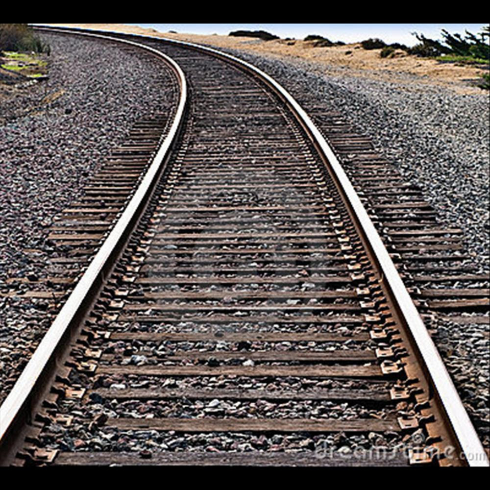 след поезда какой. много переплетение жд путей. след поезда какой. на снегу на рельсах. след поезда какой.