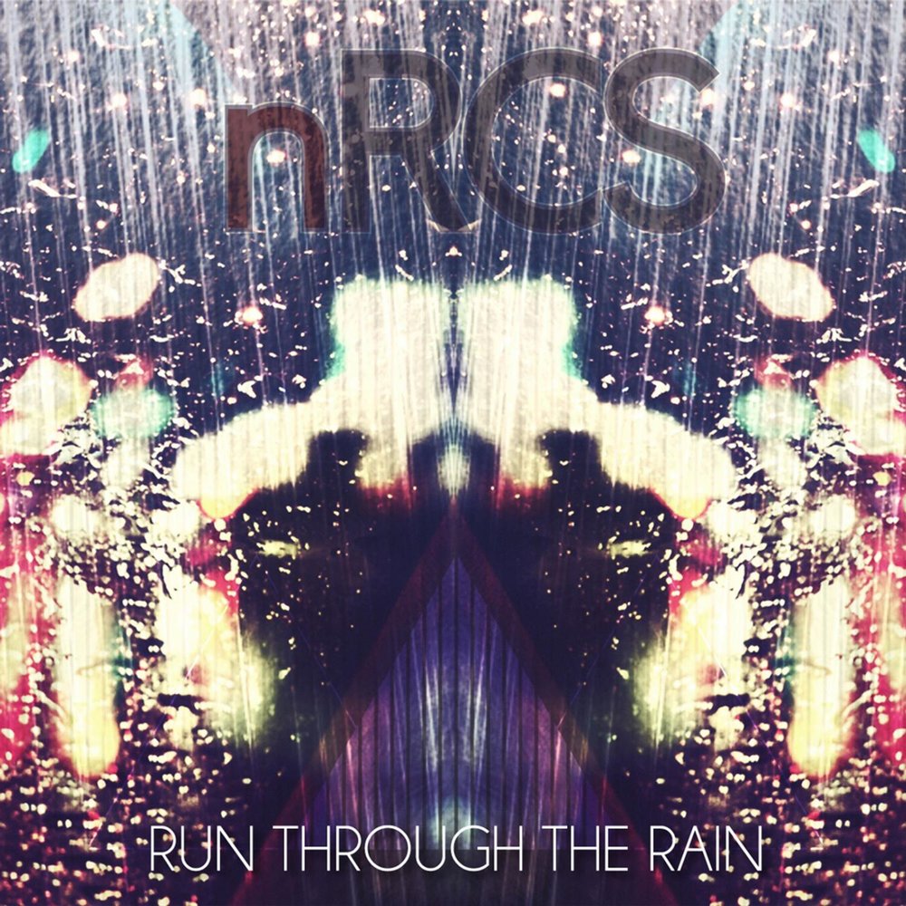 Run through mind. Misch masch модель. Девушка на пробежке с наушниками. Run through mind. Through the storm through the rain through the hard times.