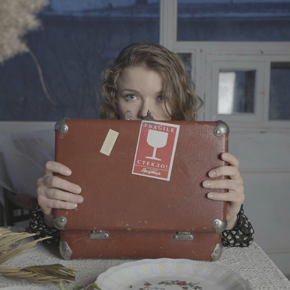 Youtube фото. Ютуб компьютерная версия с телефона. Где жила калинкалол. Она одна ютуб. Она одна ютуб.