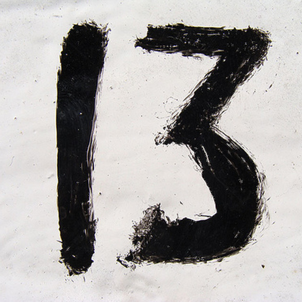 Картинка 13. Цифра 13. Красивое число 13. Мистическая цифра 13. Число 13 на черном фоне.